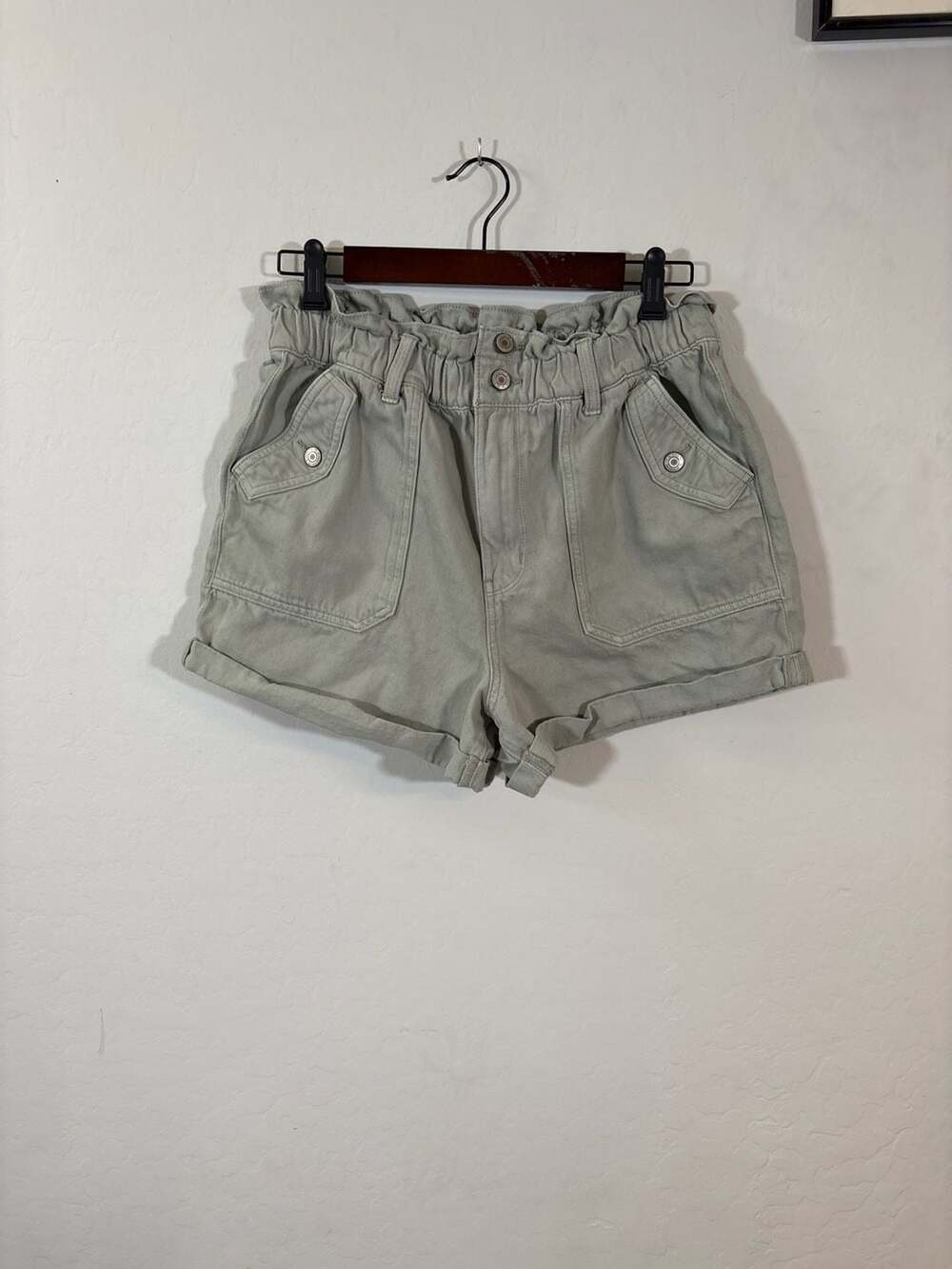 SO Goods For Life High Rise Paperbag Shorts Size L Sage Green